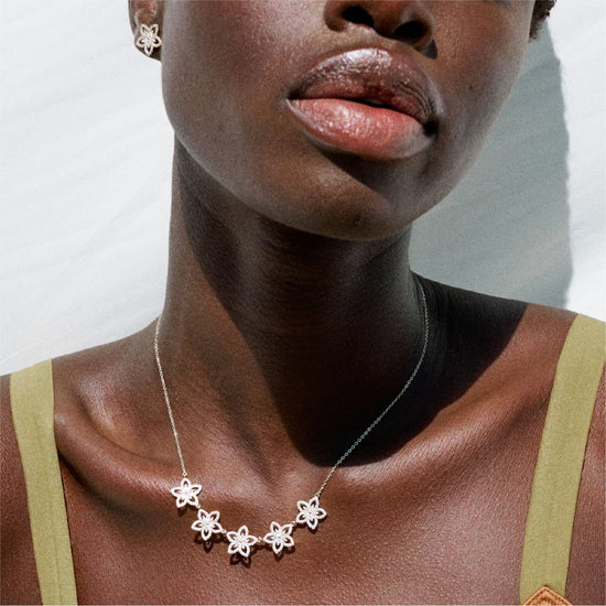 Collana Rosato Gaia in argento con cinque fiori di zirconi MISURA UNICA