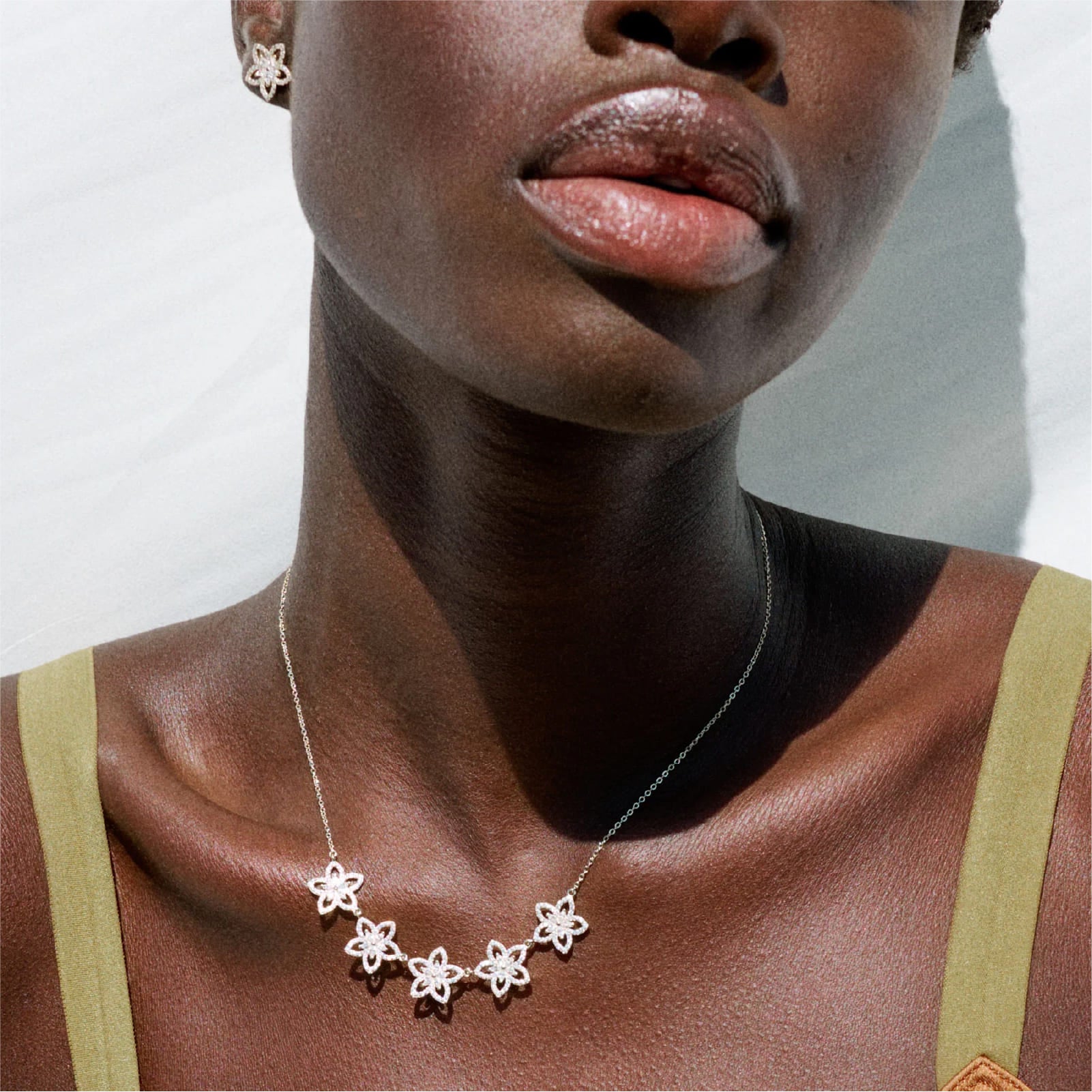 Collana Rosato Gaia in argento con cinque fiori di zirconi MISURA UNICA