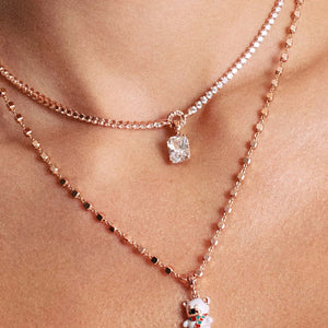 Charm della collezione Rosato Storie da donna in argento 925 rosé a forma di orsacchiotto con sciarpa smaltata con zirconi RZLE071