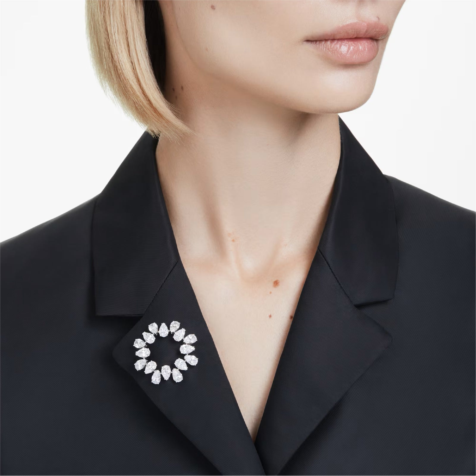Spilla tonda da donna Swarovski rodiato con cristalli bianchi MISURA UNICA
