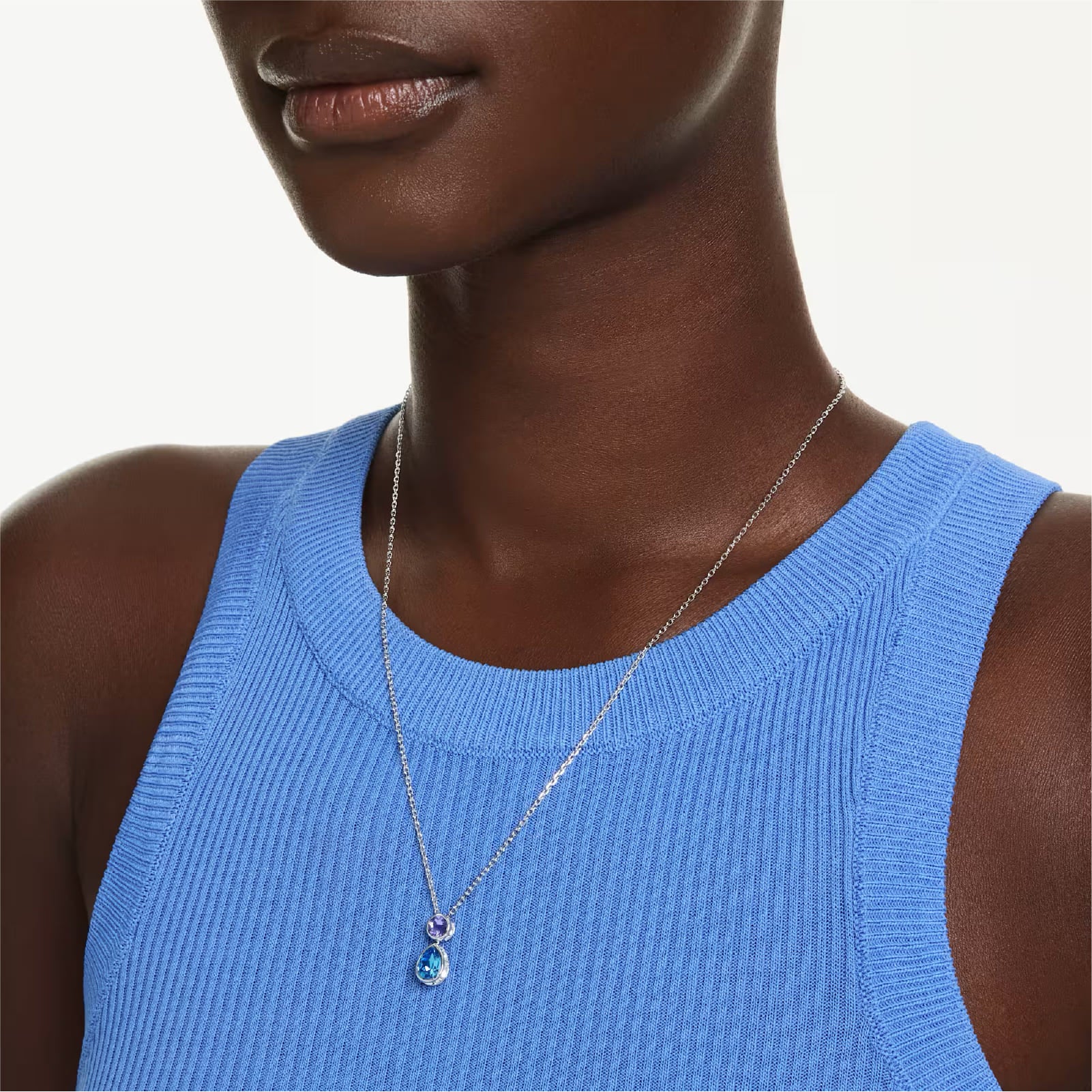 Collana Swarovski rodiata con cristalli pendenti blu e viola MISURA UNICA