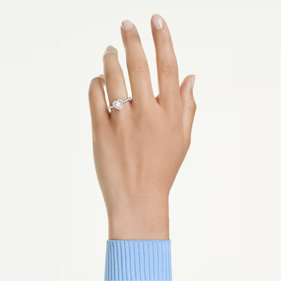 Anello Swarovski con motivo a cuore centrale e cristalli 12