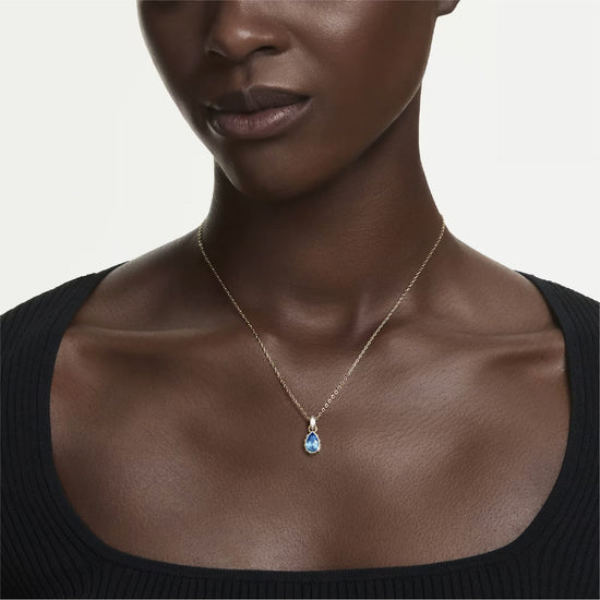 Collana pendente Swarovski Chroma lega oro e goccia azzurra MISURA UNICA