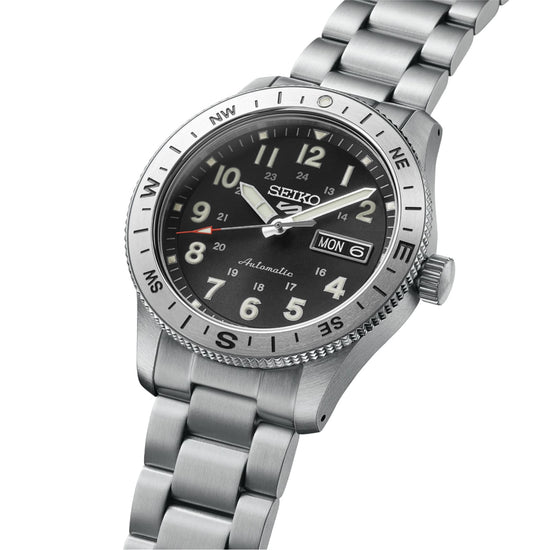 Orologio Seiko 5 Sports Auto in acciaio e quadrante nero MISURA UNICA