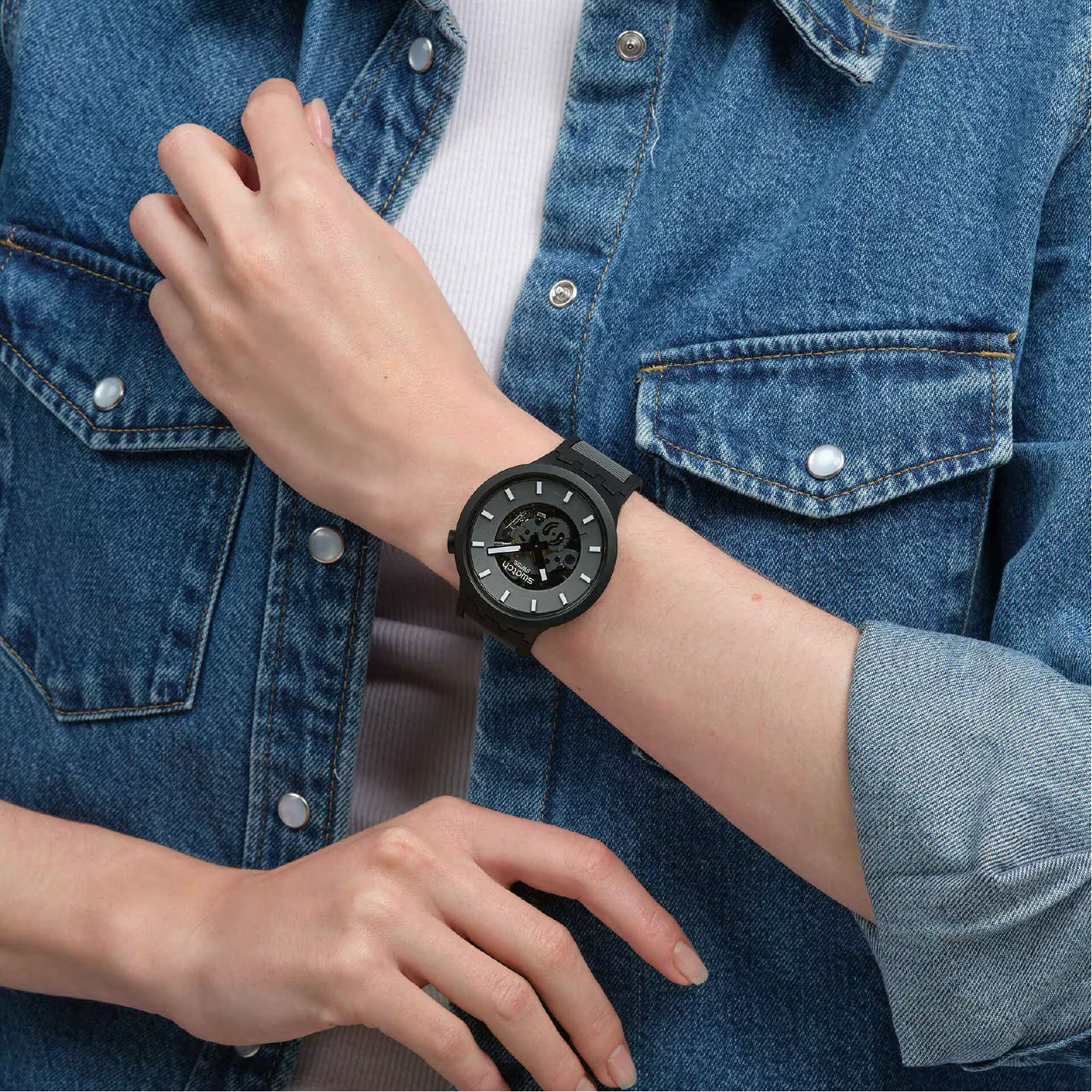 Orologio al quarzo Swatch in silicone color nero da uomo SW.SB05B113