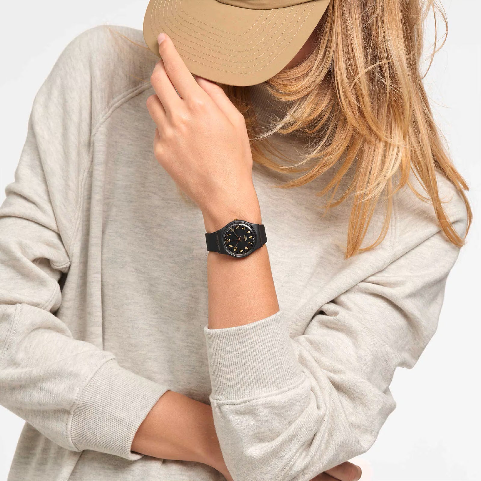 Orologio solo tempo Swatch cinturino cassa neri dettagli oro MISURA UNICA