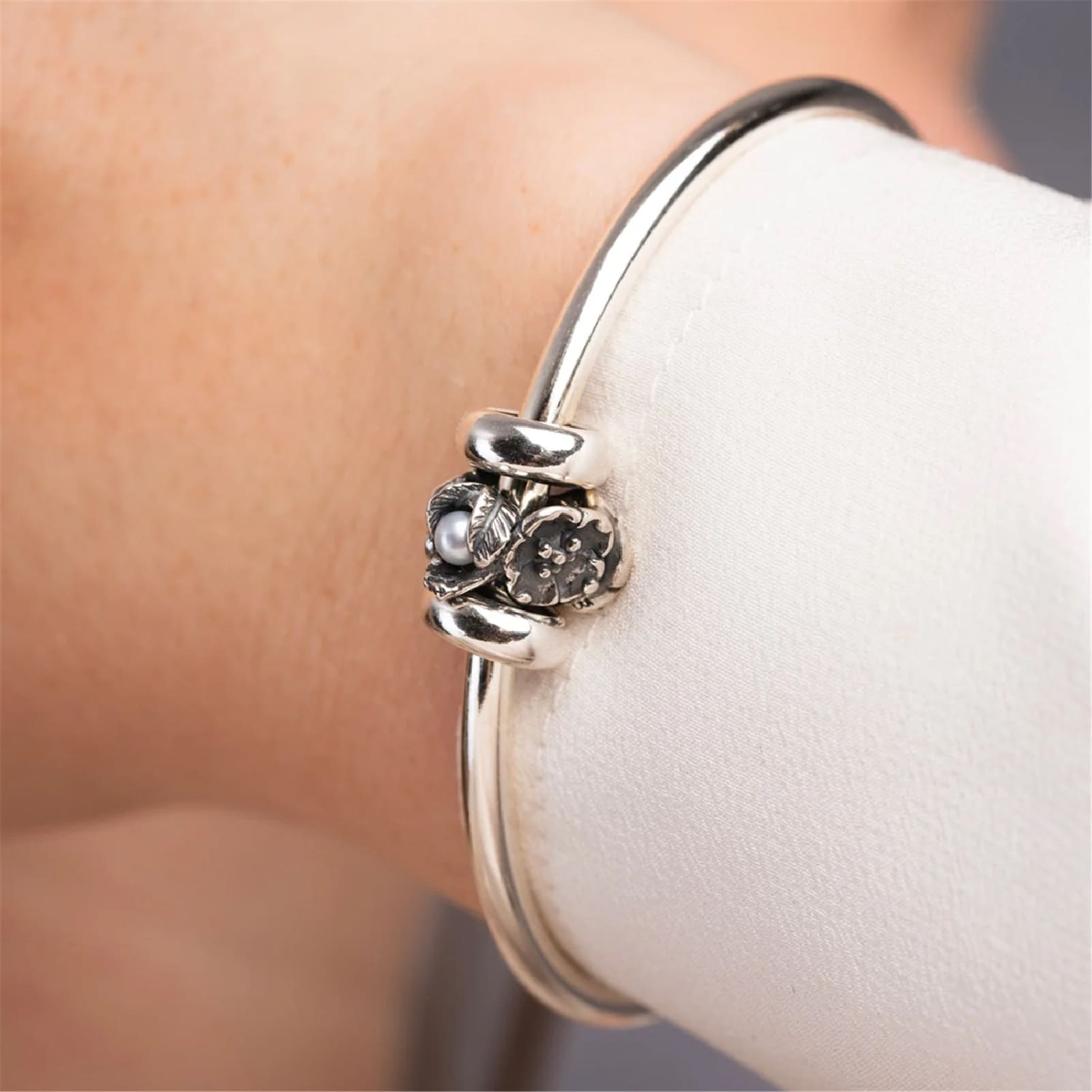 Beads da donna Trollbeads in argento fragola con perla MISURA UNICA
