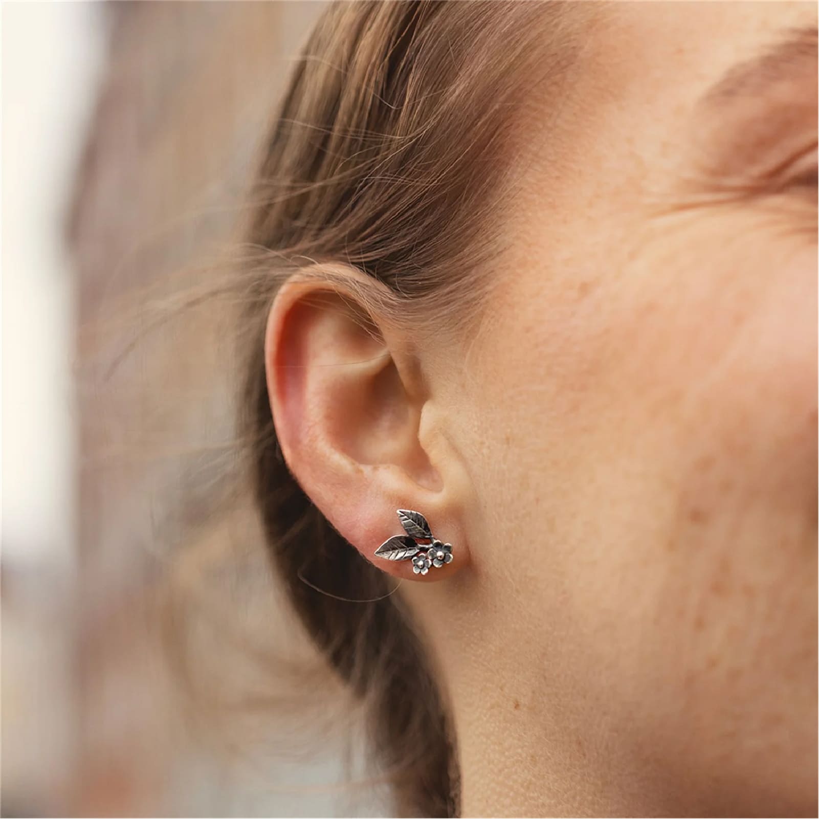 Orecchini a lobo Trollbeads in argento grazia dei fiori MISURA UNICA