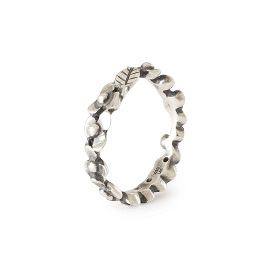 Anello Trollbeads in argento con fantasia di fiori selvatici 11