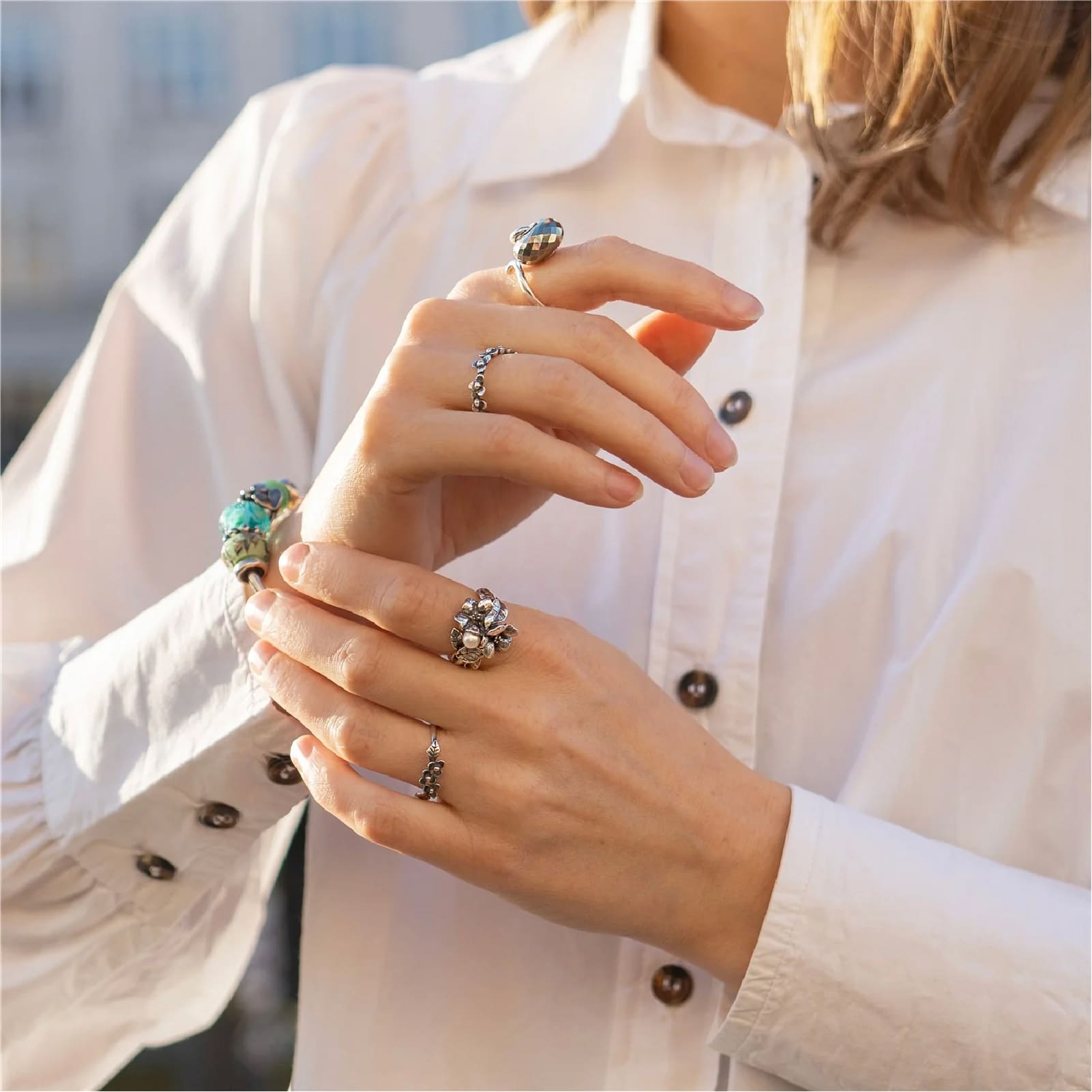 Anello Trollbeads in argento con fantasia di fiori selvatici 11