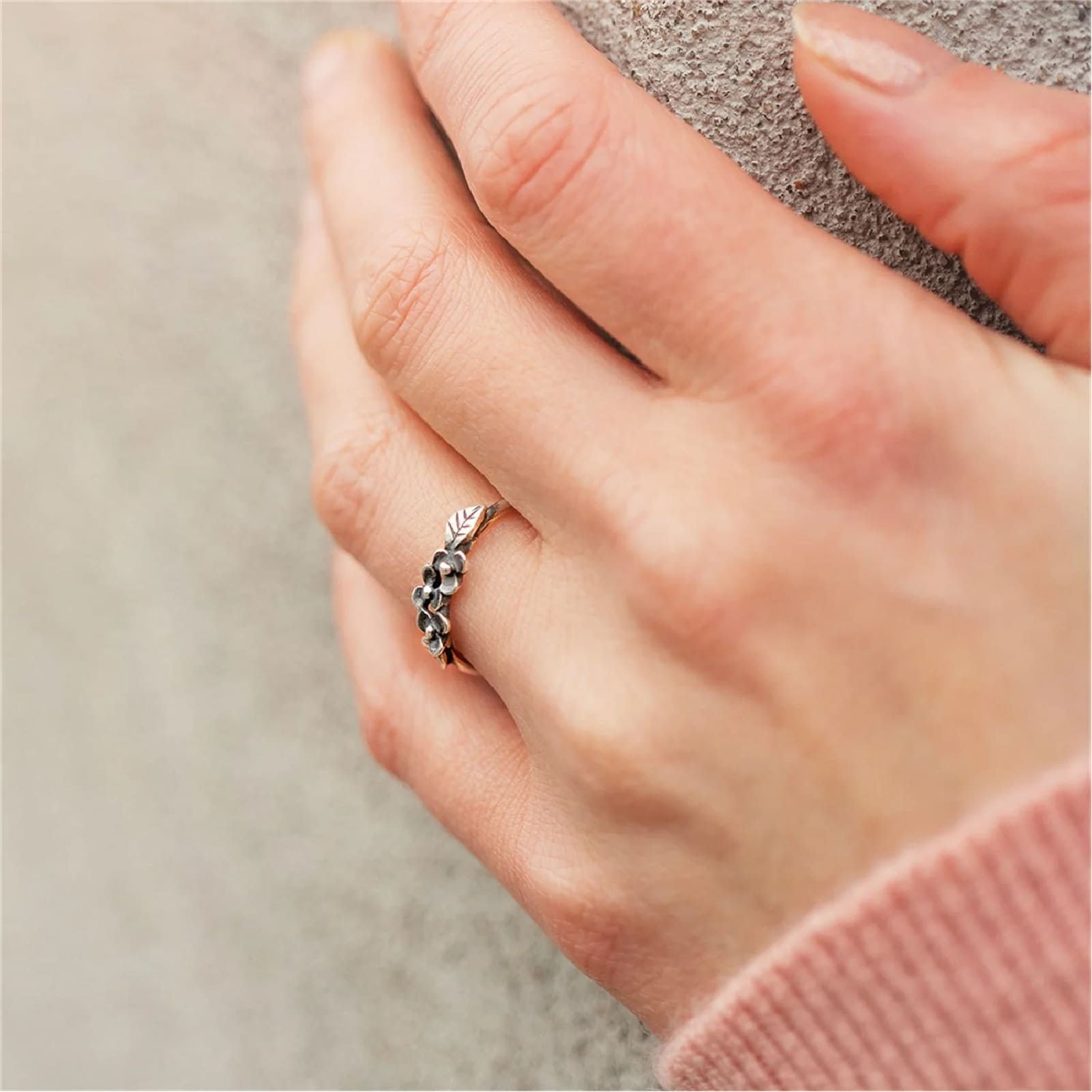 Anello Trollbeads in argento con fantasia di fiorellini 12