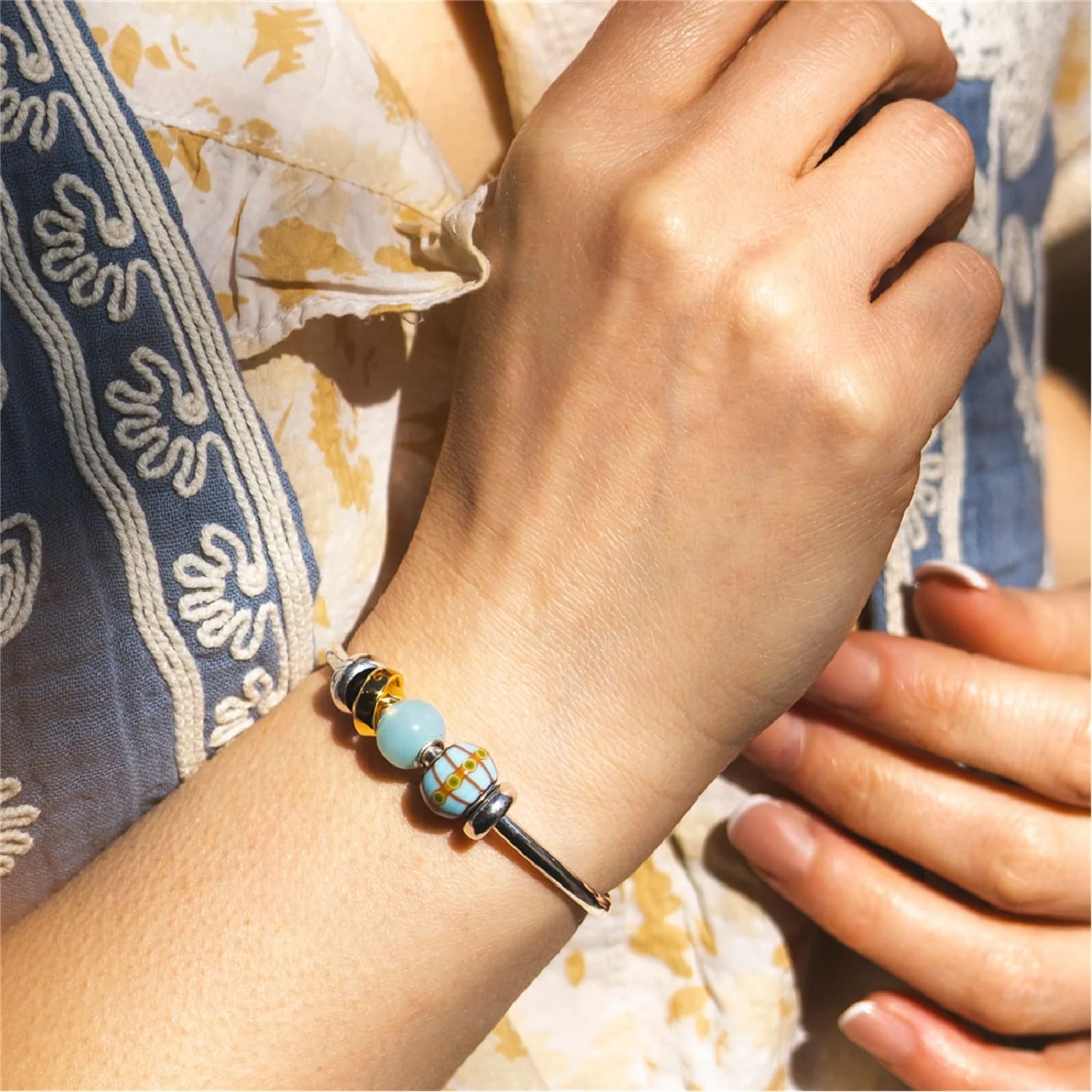 Charm Trollbeads Tempo in vetro azzurro e disegno multicolor MISURA UNICA