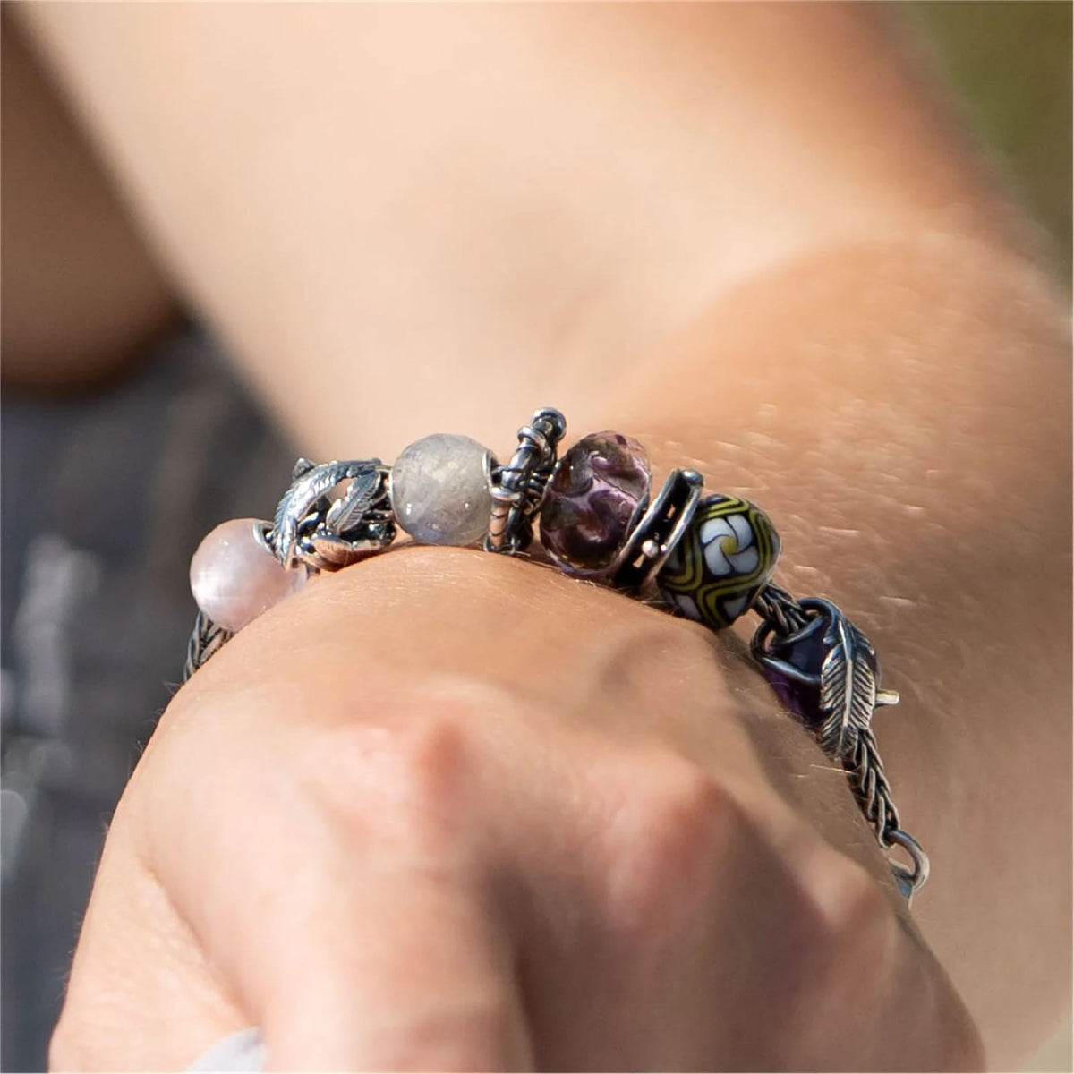 Charm Trollbeads Erbe Officinali in argento e vetro nero MISURA UNICA