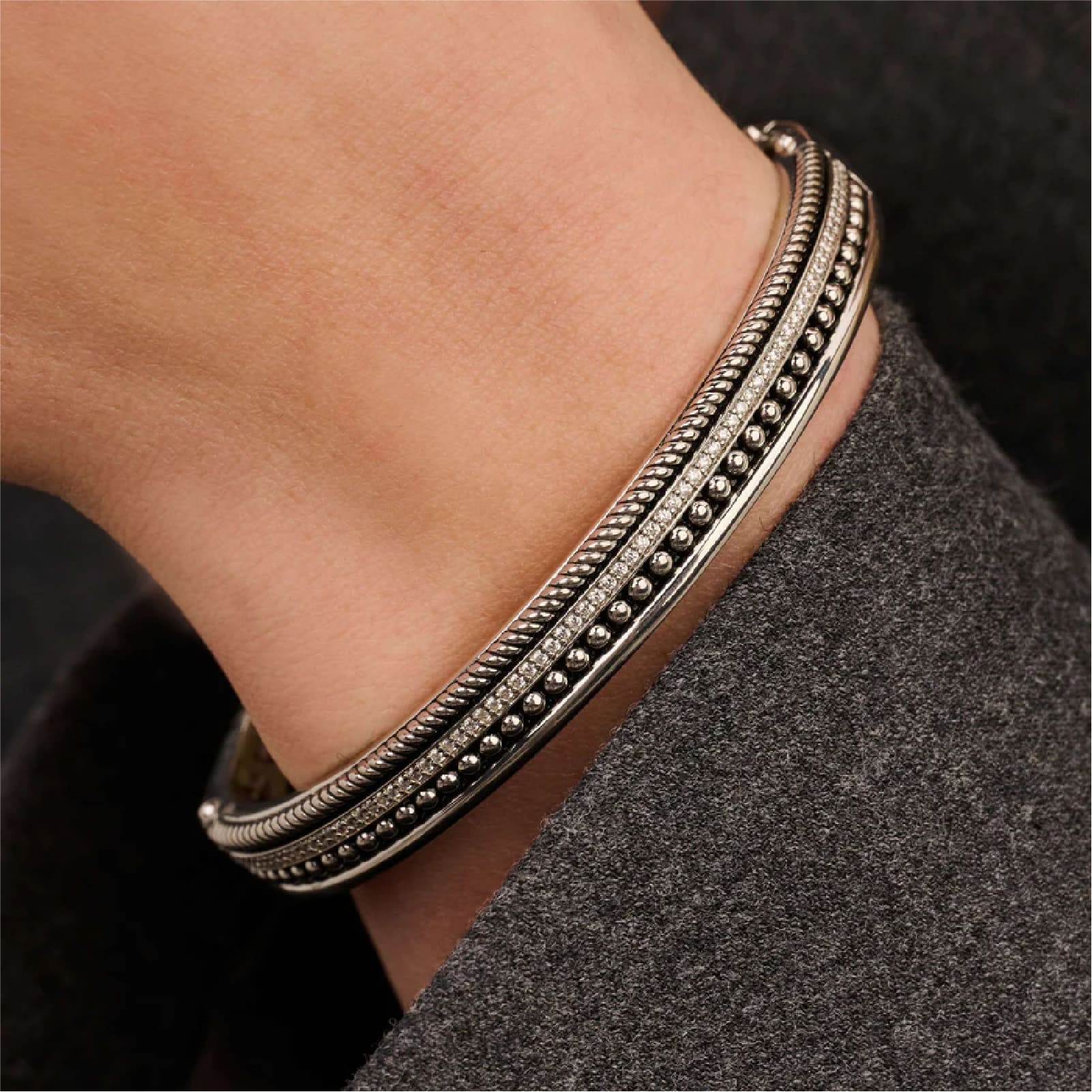 Bracciale rigido TI SENTO Milano in argento con doppia fascia 5 cm x 6 cm