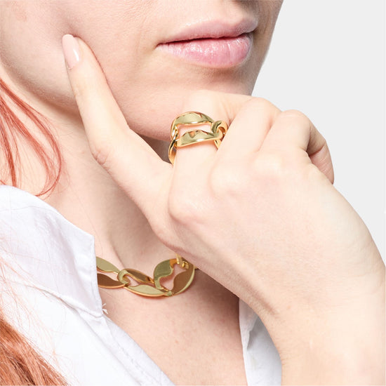 Anello Unoaerre Dinamica con maglia marina in bronzo dorato REGOLABILE