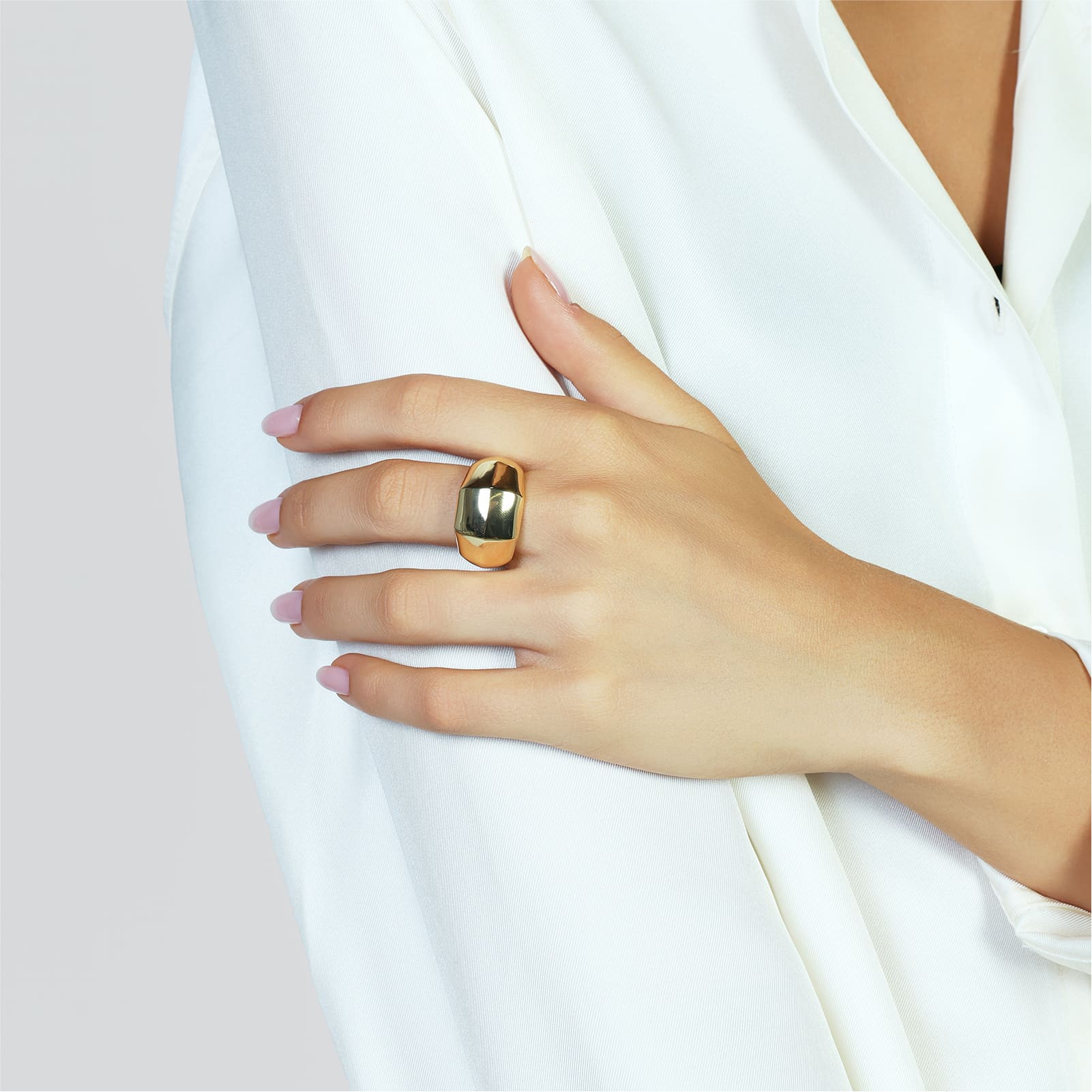 Anello Unoaerre con design geometrico in bronzo dorato REGOLABILE