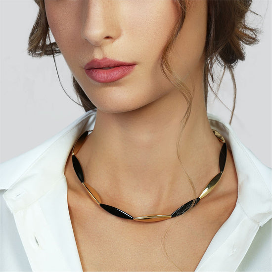 Collana girocollo Unoaerre in argento dorato e dettagli neri MISURA UNICA