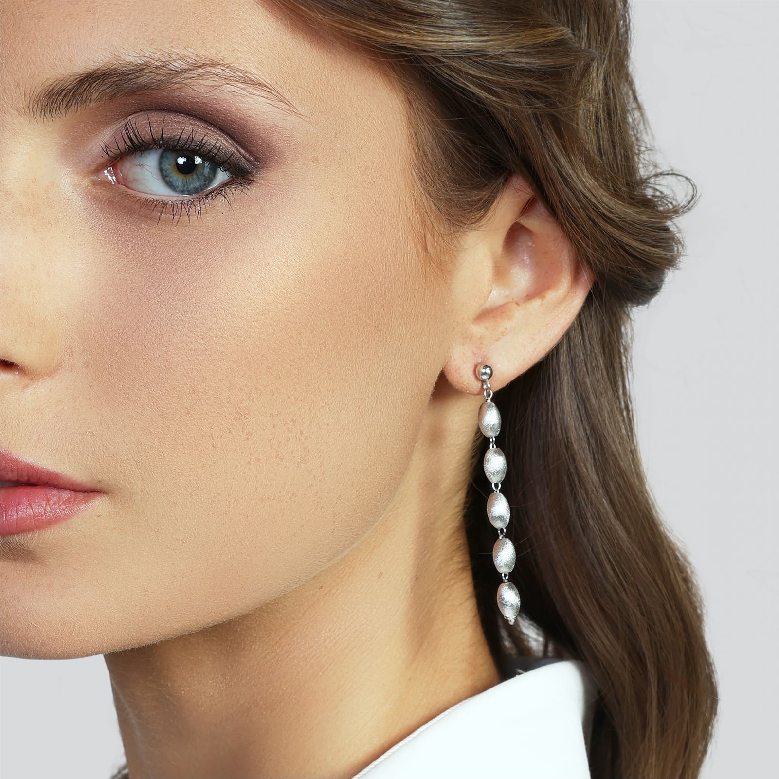 Orecchini pendenti Unoaerre argento rodiato e perle satinate MISURA UNICA