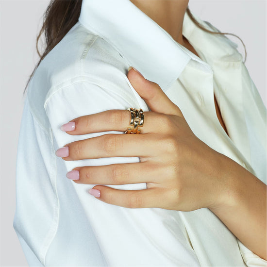 Anello Unoaerre in argento dorato lucido con catena Panthere Regolabile dalla 12 alla 18