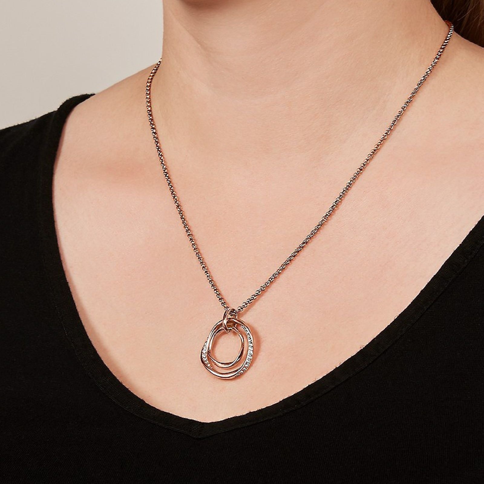 Fossil Collana Con Catenina A Sfere E Pendente In Acciaio Inossidabile Per Donna - Colore Argento E Nero, Chiusura A Moschettone